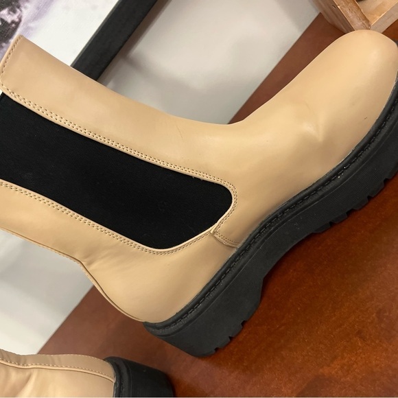 Size 9 faux leather platform MIA boots - Picture 4 of 7